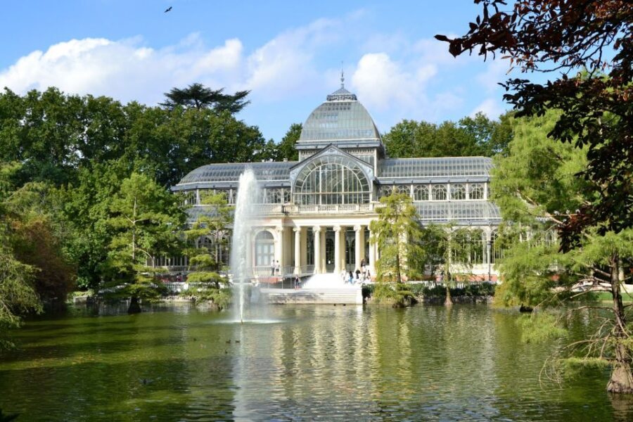 Madrid: El Retiro Park & City Sightseeing Audio Tour - Key things to know before you go