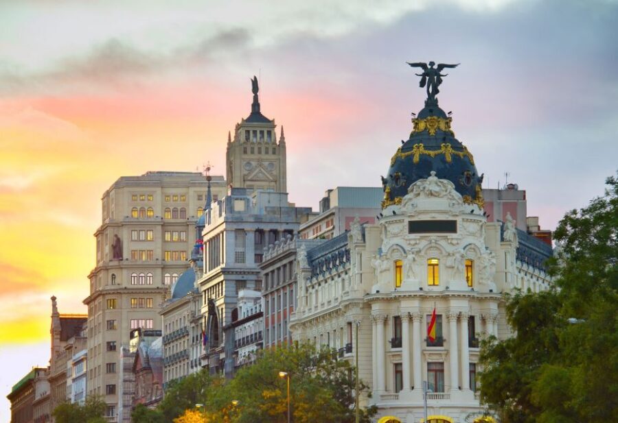 Madrid: El Retiro Park & City Sightseeing Audio Tour - Saint Jerome Church to El Retiro Park: your second audio tour