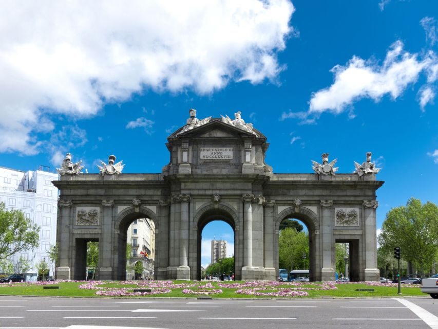 Madrid: El Retiro Park & City Sightseeing Audio Tour - What you’ll hear: myths, anecdotes, and city-to-park storytelling