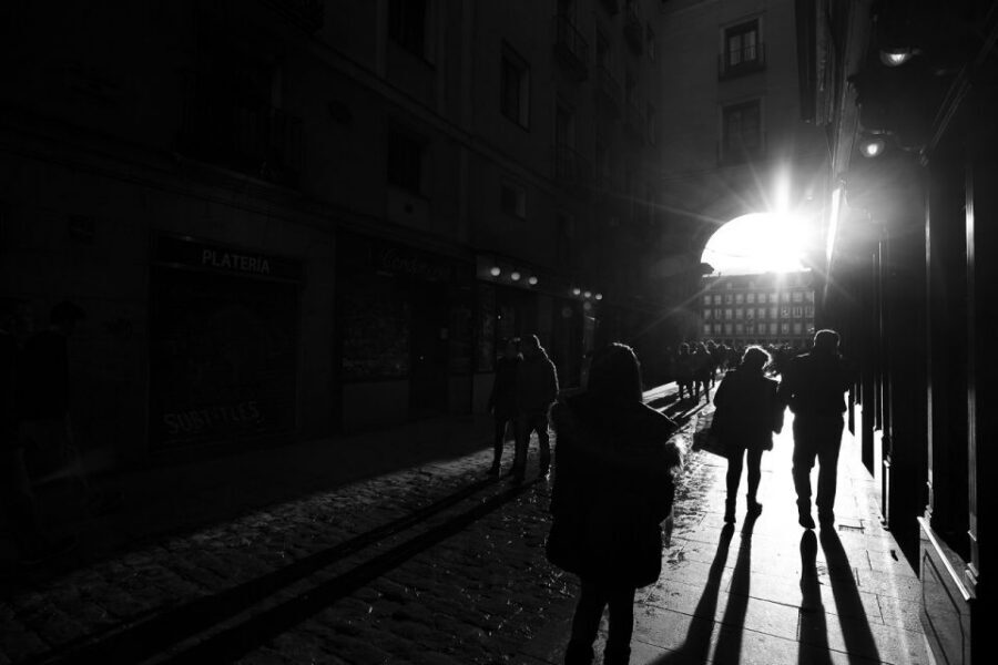 Madrid: Enchanted Evening Walking Tour in Spanish - Quick practical checklist