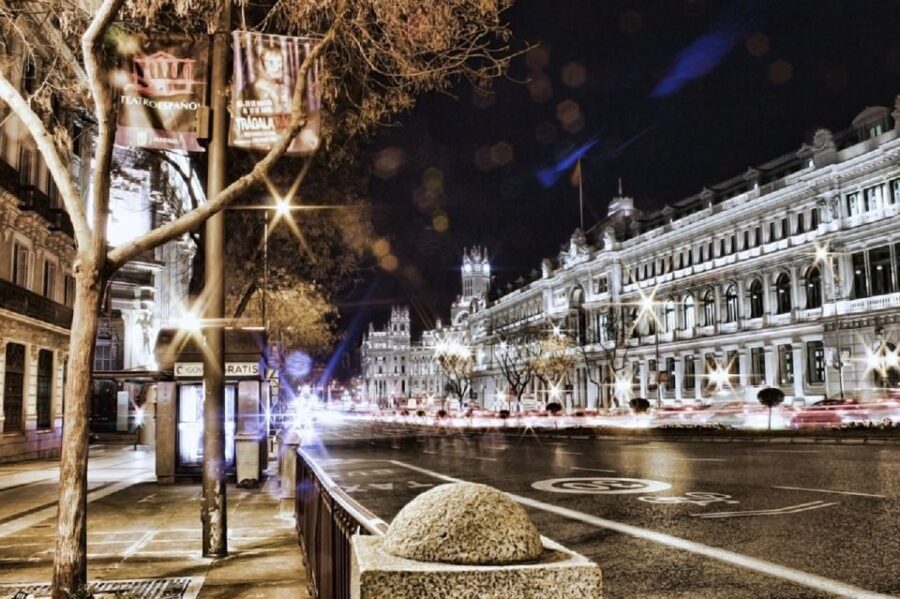 Madrid: Enchanted Evening Walking Tour in Spanish - Madrid de los Austrias: the thread that keeps the route coherent