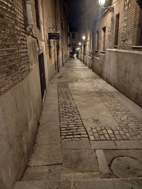 Madrid: Enchanted Evening Walking Tour in Spanish - Paranormal storytelling: how intense should you expect it to be?