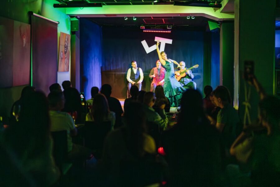 Madrid: Flamenco Show at Tablao "Las Tablas" with Drink - Getting There and Finding the Entrance Without Stress