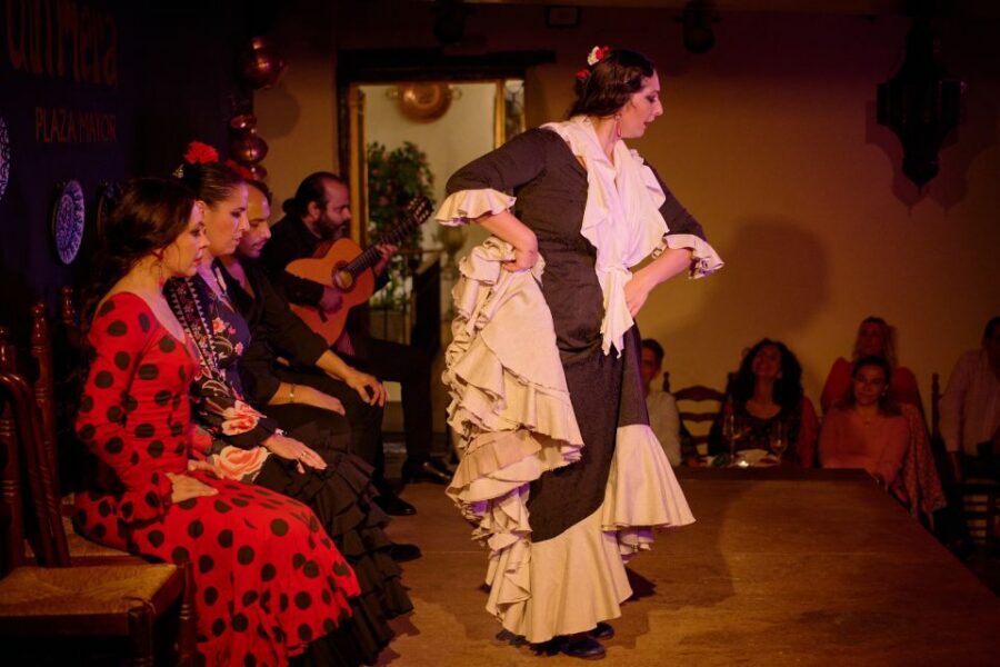 Madrid: Flamenco Show La Quimera with Drinks & Dinner Option - Key things to know before you book La Quimera