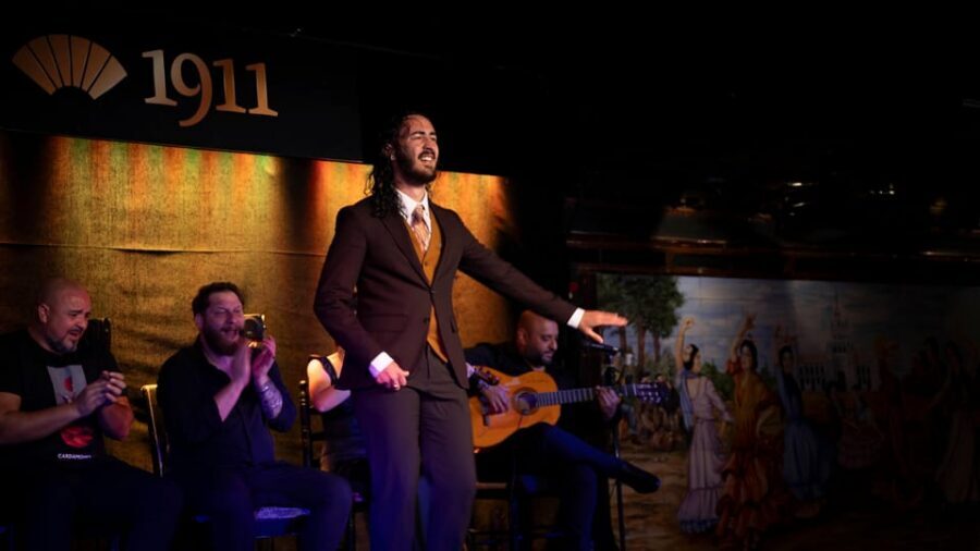 Madrid: Flamenco Show&Drink at Tablao 1911 (World's Oldest) - Welcome Drink Timing and Arrival Rhythm