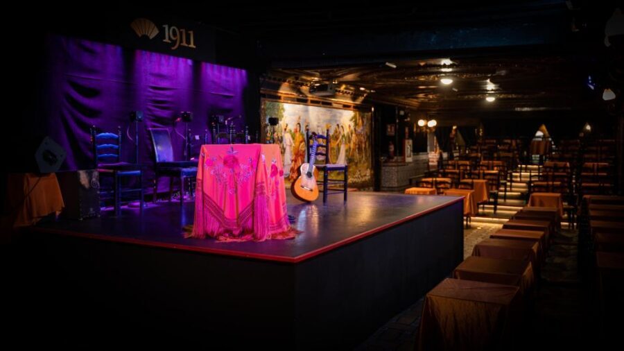 Madrid: Flamenco Show&Drink at Tablao 1911 (World's Oldest) - Flamenco Etiquette: The Rules You’ll See