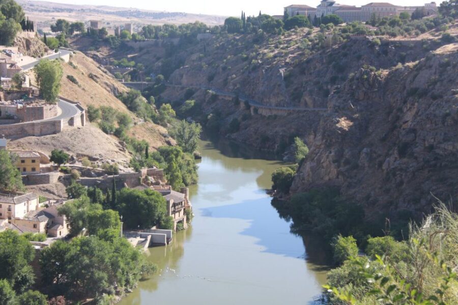 Madrid: Full-Day Guided Tour of Toledo with Cathedral Visit - Comfort, cold, and walking: the one thing to plan for