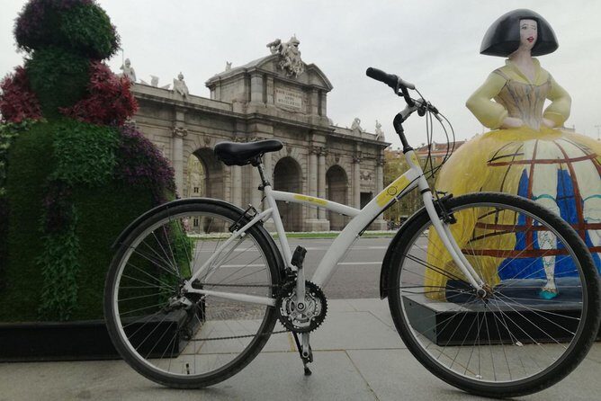 Madrid Fun and Sightseeing Bike Tour - Modern Market in the Old City: Starting at the City’s Pulse