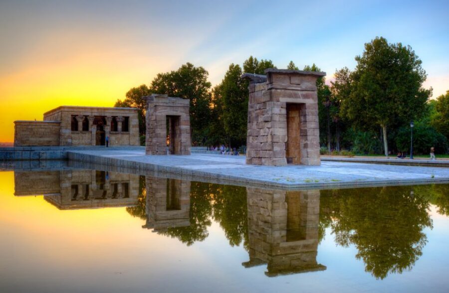 Madrid: Guided Electric Bike Tour. City center & Retiro Park - Paseo del Prado: the art corridor feel