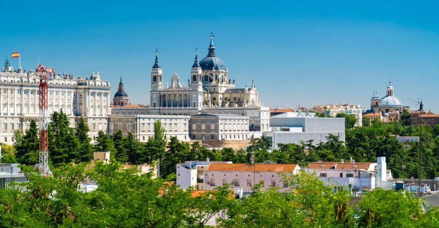 Madrid: Guided Highlights Walking Tour - Where the tour starts: El Oso y el Madroño in Puerta del Sol