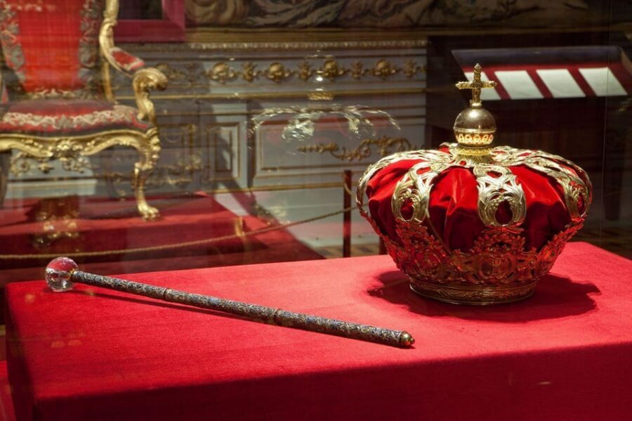 Madrid: Guided Tour of the Royal Palace with Fast Access - Price and value: $28 for the guide, plus the admission you still need