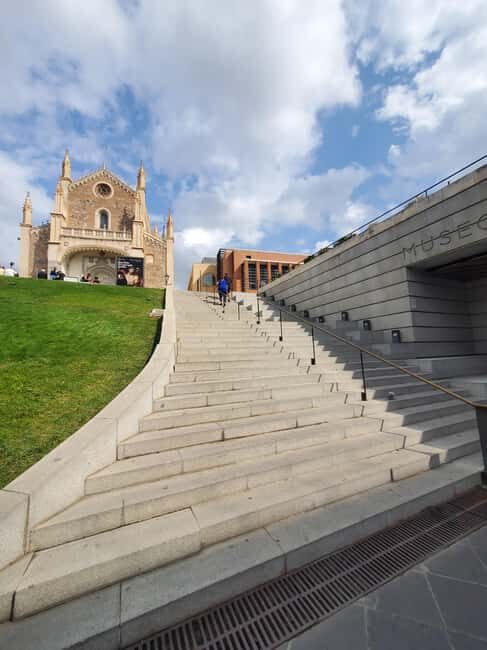 Madrid: guided visit to the Museo del Prado with a native Italian tour guide - Meeting at Goya: Finding Your Way and Entering Fast