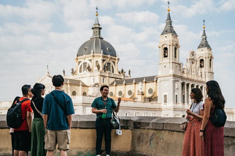 Madrid Highlights + Entrance to Prado Museum - The Bus Panorama: Toledo, the Manzanares Views, and Old-to-New Madrid
