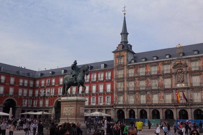 Madrid Highlights Private Walking Tour - Cibeles Fountain: Symbol of Madrid, Framed by Big Institutions