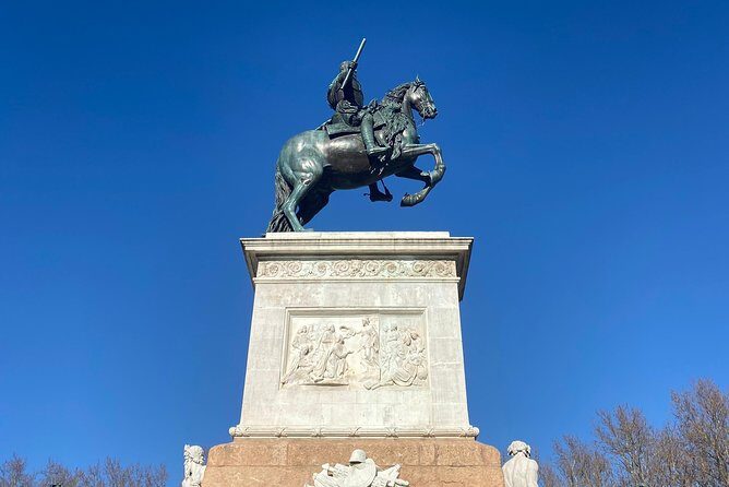 Madrid Historic with an architect : Arabs, Austrias and Bourbons - Plaza de Ramales and Santiago y San Juan: Ruins, Burial, and Layered Faith