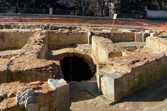 Madrid Historic with an architect : Arabs, Austrias and Bourbons - La Almudena Area: Viewing the Cathedral’s Story from the Right Angle
