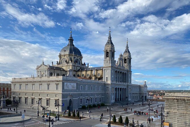 Madrid Historic with an architect : Arabs, Austrias and Bourbons - Teatro Real to Plaza de Oriente: How Madrid Turned Its City Into a Stage