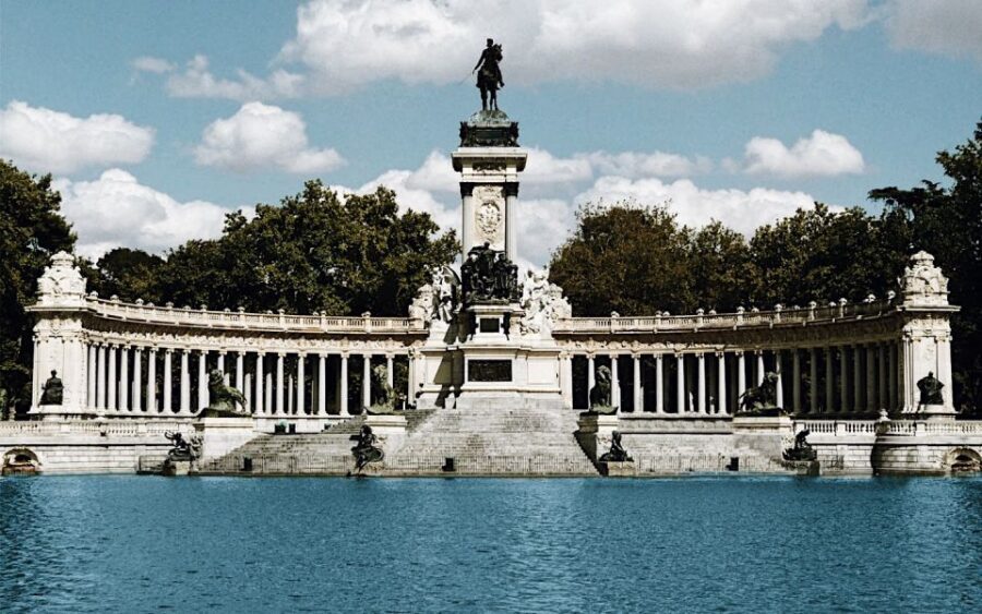 Madrid: Historical Center 2.5-Hour Guided Walking Tour - Casa de la Panadería: the quirky story stop you’ll remember