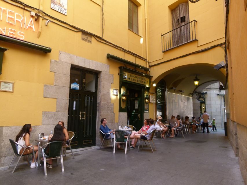 Madrid Historical Centre & Old Town Walking Tour in French - Plaza de la Villa: the medieval-feeling square you’ll remember