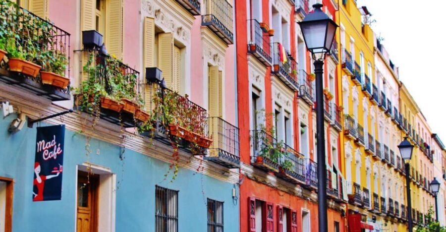 Madrid Historical Centre & Old Town Walking Tour in French - Timing and pacing: how a 2.5-hour walk fits your day