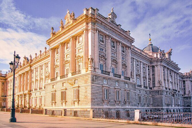 Madrid (Historical Centre) Scavenger Hunt and Self-Guided Tour - Plaza de Oriente: finishing with a grand Madrid view