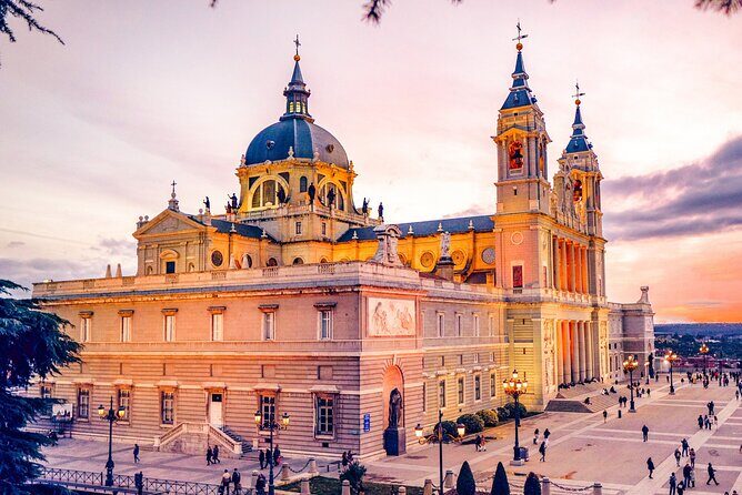 Madrid (Historical Centre) Scavenger Hunt and Self-Guided Tour - App essentials: access code, phone battery, and map hints