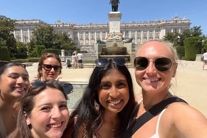 Madrid (Historical Centre) Scavenger Hunt and Self-Guided Tour - Meeting point and private-group feel
