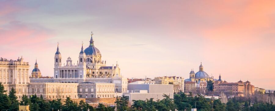 Madrid: History, Bites & Sips – An Intimate Tour Since 2018 - Market of San Miguel: wine and food tastings with the right pace