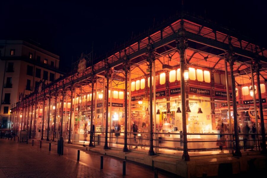 Madrid: History, Bites & Sips – An Intimate Tour Since 2018 - Plaza de la Cruz Verde: small squares, big stories