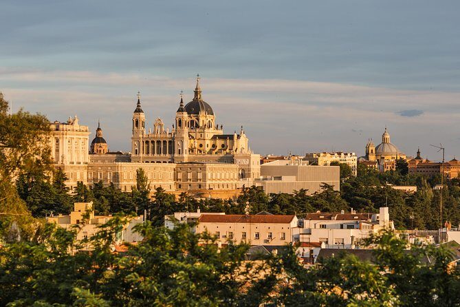 Madrid Icons & Hidden Gems: Private Custom Tour with a Local - Stop 1: Puerta del Sol, El Oso y el Madroño, and Kilometer Zero
