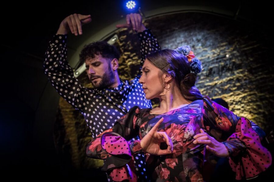 Madrid: La Cueva de Lola Flamenco Show Tickets with Drink - The 1-hour format: singing, guitar, and dance in one tight arc