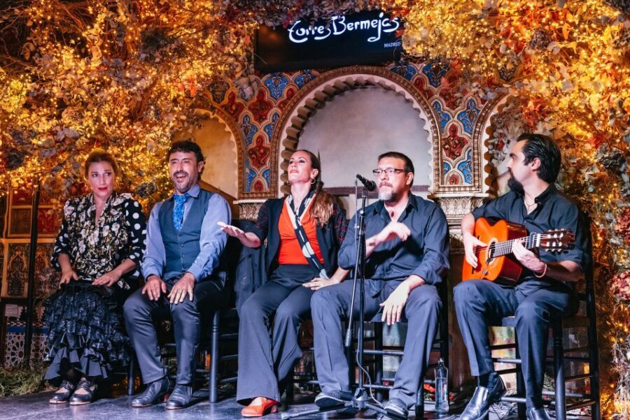 Madrid: Live Flamenco Show with Food and Drinks Options - How to plan your evening around a one-hour show