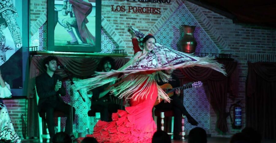 Madrid: Los Porches Flamenco Show with Tapas and Wine Ticket - How the show uses three stages without feeling chaotic