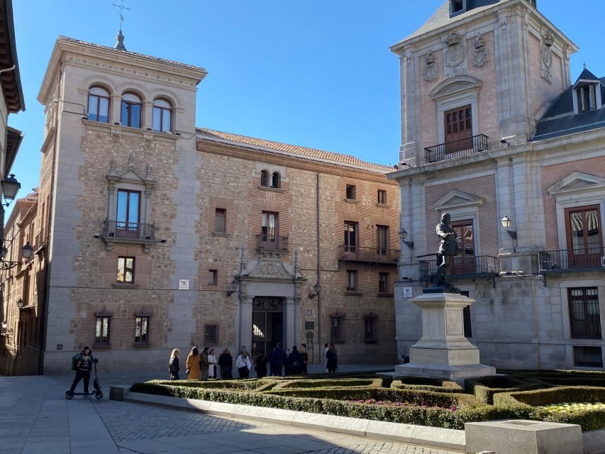 Madrid: Monastery of Descalzas Reales Tour with Tickets - Inside the monastery: what you’re actually meant to notice