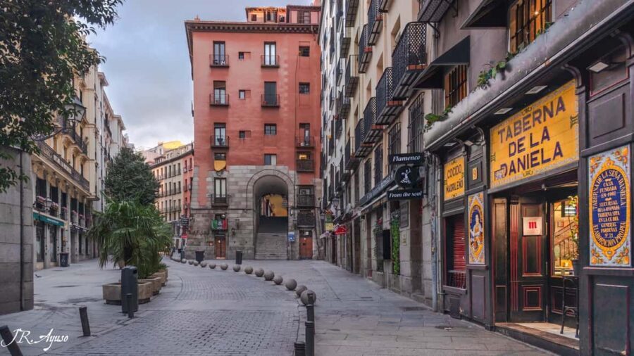 Madrid Must-see with Atardeder at the Debod Temple - Almudena Cathedral: a stop where the city explains itself