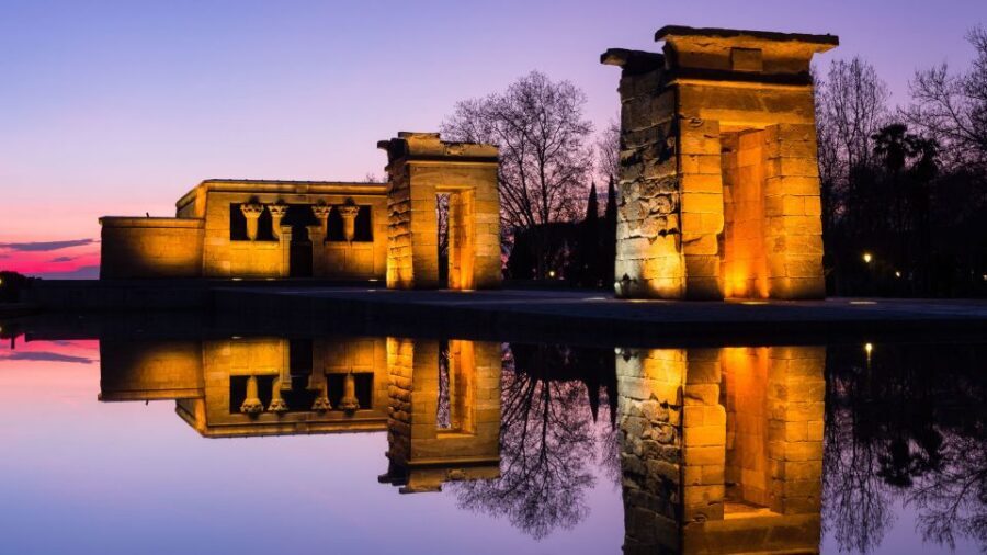 Madrid: Mysteries and Legends Tour - House of the Seven Chimneys: when the building becomes the character