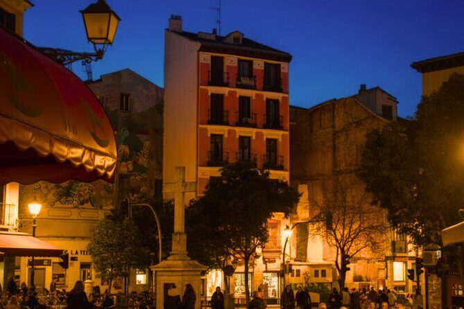 Madrid Mysteries & Legends Private Tour - Madrid at 7pm: a legend-walk that avoids the museum slog
