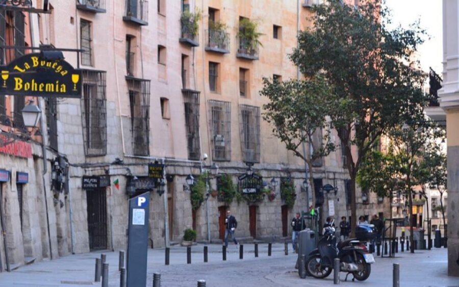Madrid: Old Madrid Walking Food and Wine Tour - Landmarks on the Route: Puerta del Sol, Plaza Mayor, and San Ginés