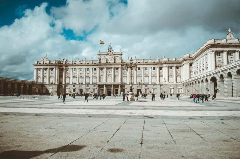 Madrid: Old Town, Poets District, and Royal Palace Tour - Guide style and languages: how to get the most from your 3 hours
