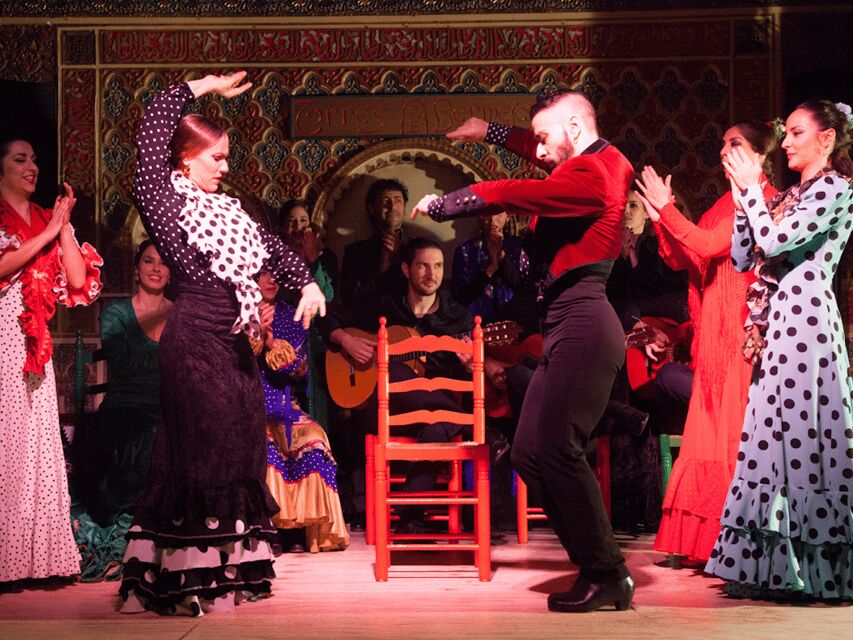 Madrid: Old Town Walking Tour and Flamenco Show - Royal Palace and Almudena moments: what to look for while you listen
