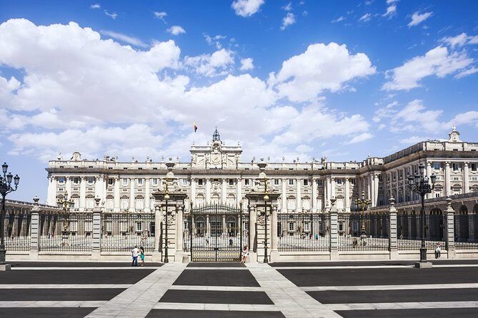 Madrid Panoramic Sightseeing Guided Tour - Panoramic Madrid by coach: what the bus tour format really gives you
