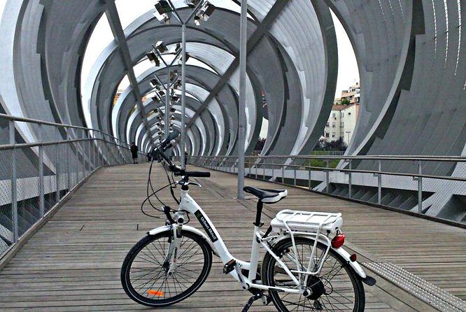 Madrid Parks Bike or e-bike Tour: Riverside & Casa de Campo - Parque Madrid Río: River Park + Big Urban Design in One Hour