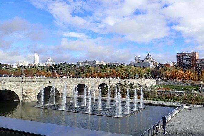 Madrid Parks & Riverside Bike Tour - Stop-by-stop: the royal views that make the whole ride worth it