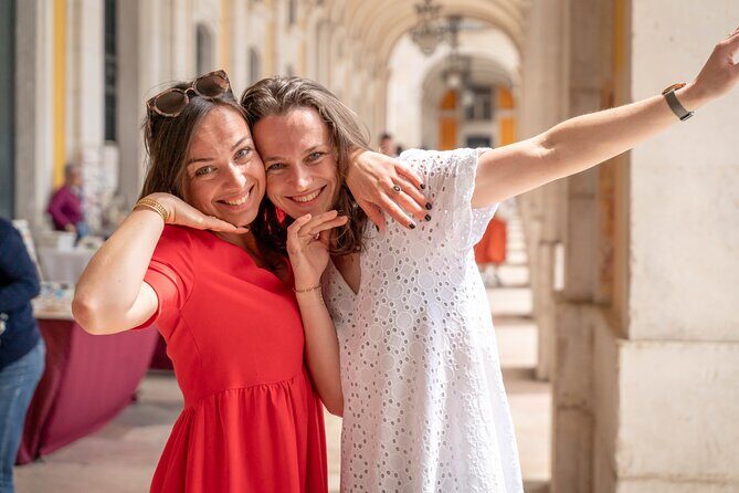 Madrid Photo Tour with Pro Photographer Lifestyle and Portrait - Retiro Park Through a Photographer’s Eye: Puerta Felipe IV Poses