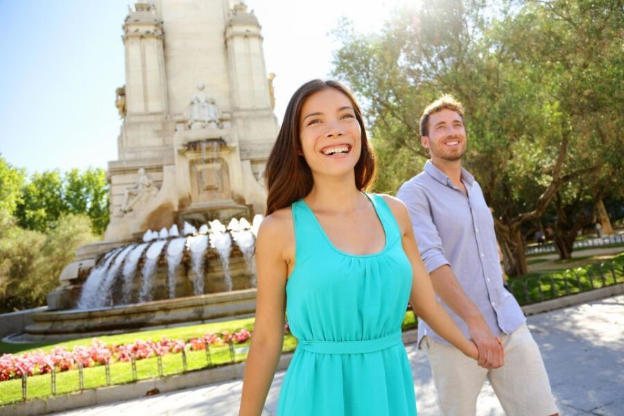 Madrid: Photography Session at El Retiro Park - How the photographer builds your shots without making it awkward