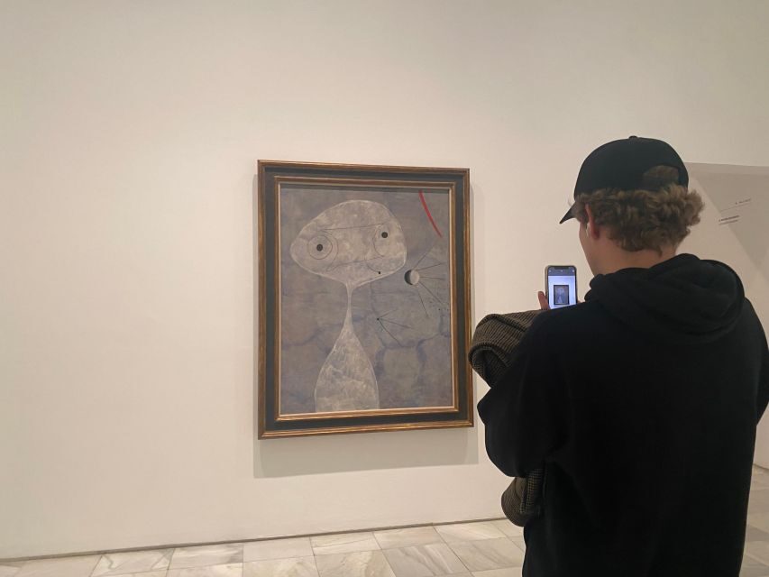 Madrid: Prado Museum guided tour optional Reina Sofía Museum - How the tour keeps you from feeling lost in busy galleries