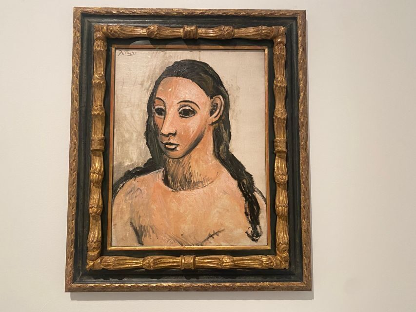 Madrid: Prado Museum guided tour optional Reina Sofía Museum - The 15-minute walk to Reina Sofía: the change in tone is the point