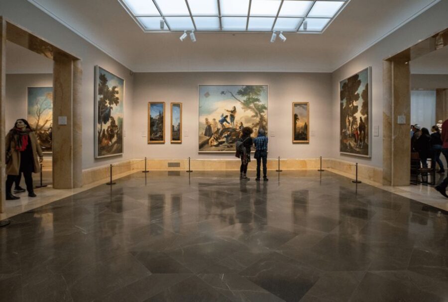 Madrid: Prado Museum Masterpieces Tour with Entry Ticket - The art-restorer viewpoint: why technique changes your attention