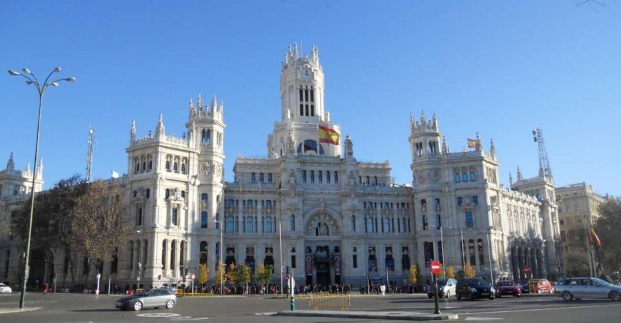 Madrid: Private 3-Hour Tour - Starting in Puerta del Sol: the bear statue rendezvous