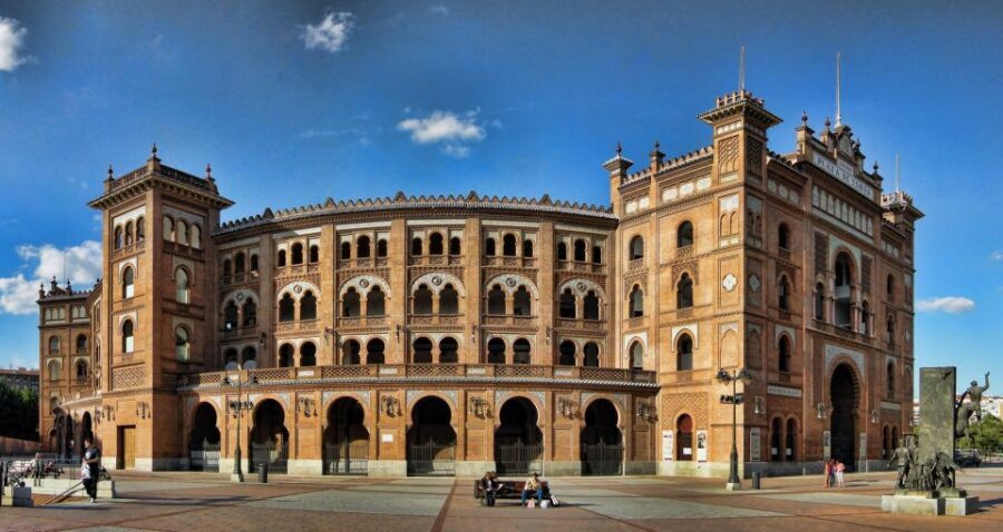 Madrid: Private Custom City Tour with Driver and Guide - Luxury vehicle plus official guide: how you use every minute